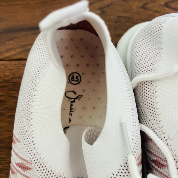 Nwt Jessica Carlyle Women's White and Pink Sneakers size 8.5 - Picture 2 of 4